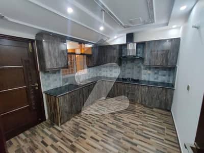 32 MARLA SARWAR COLONY BEAUTIFUL HOUSE IN SARWAR ROAD BIG LAWN PEACEFUL ENVIRONMENT