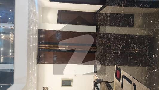10 Marla house available for rent