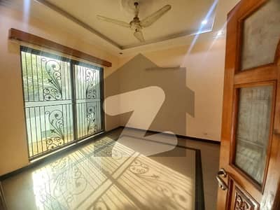 سنی پارک لاہور میں 2 کمروں کا 10 مرلہ مکان 60.0 ہزار میں کرایہ پر دستیاب ہے۔