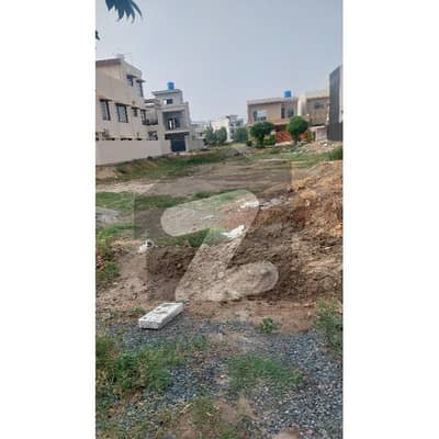 10 Marla Plot Available For Sale