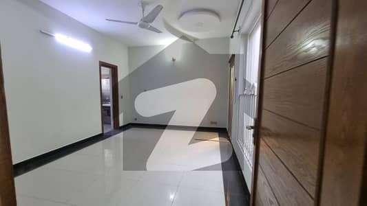 14 Marla Luxury Upper portion near To Markaz family park and Margallah avenue