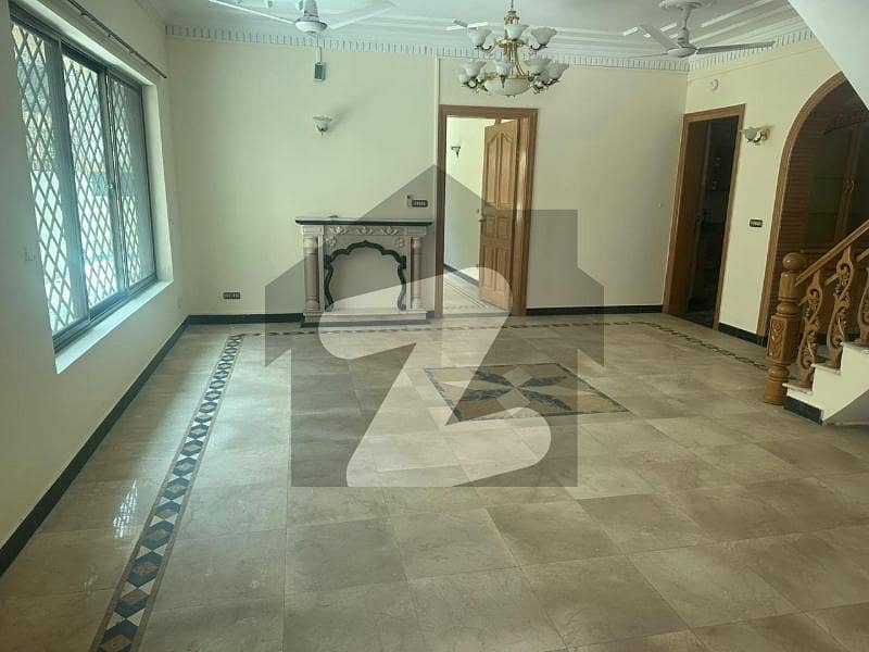 ایف ۔ 7 اسلام آباد میں 5 کمروں کا 1 کنال مکان 32.0 کروڑ میں برائے فروخت۔ ایف ۔ 7 اسلام آباد میں 5 کمروں کا 1 کنال مکان 32.0 کروڑ میں برائے فروخت۔