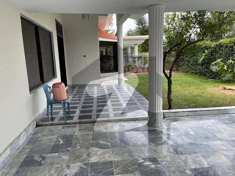 F-10 Beautiful Luxury Ground 4 Bedroom Nice Location