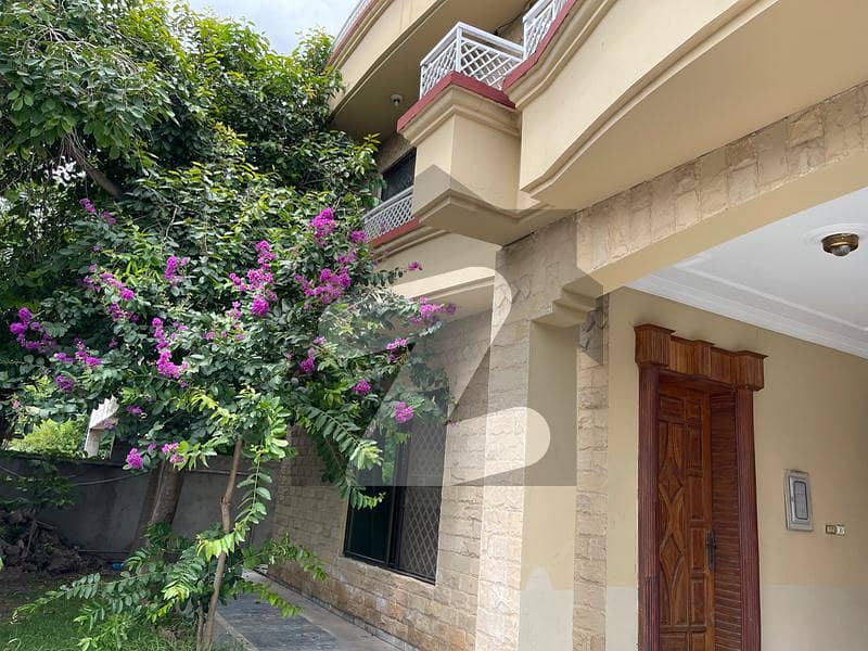 F-11 Double Story House 6 Bedroom Double For Rent