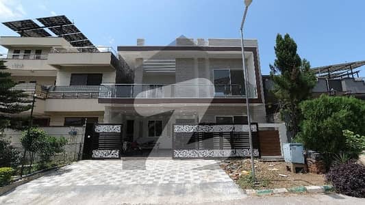 Prime Location 10 Marla House For Sale In The Perfect Location Of Jinnah Gardens Phase 1