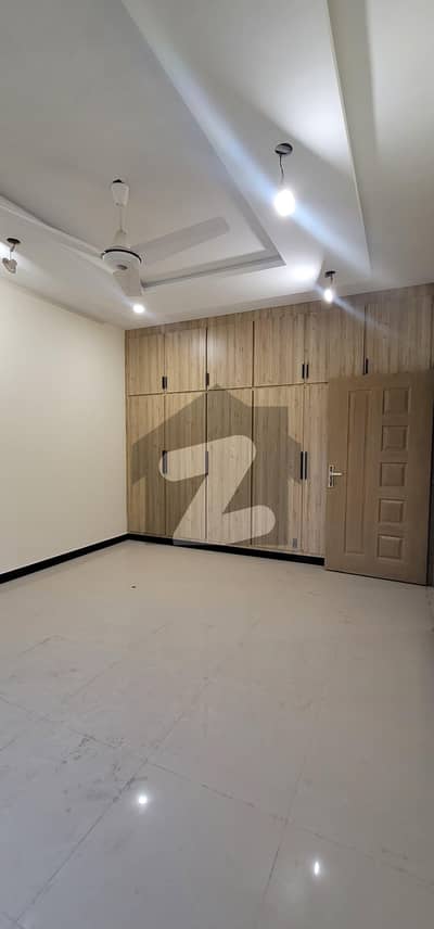 جی ۔ 13 اسلام آباد میں 7 کمروں کا 1 کنال مکان 3.7 لاکھ میں کرایہ پر دستیاب ہے۔