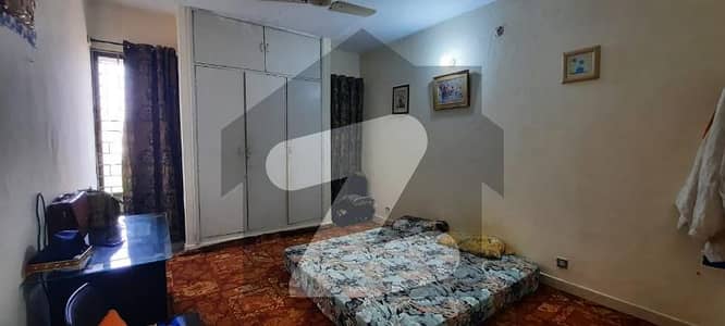 Askari 2 Top floor prime location good condition car parking Best for living