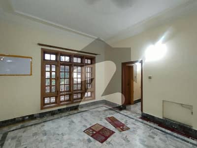 حیات آباد فیز 2 حیات آباد,پشاور میں 4 کمروں کا 1 کنال بالائی پورشن 80.0 ہزار میں کرایہ پر دستیاب ہے۔