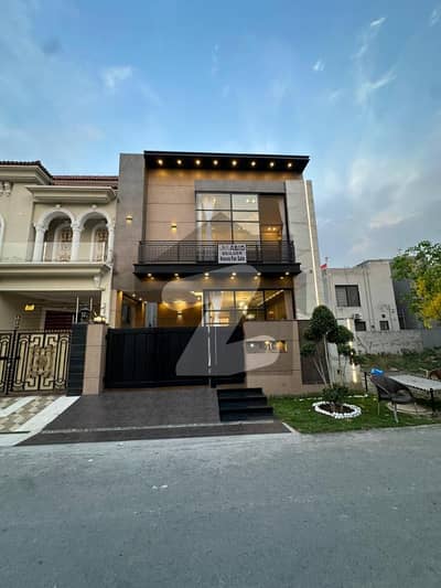 5 MARLA MOST BEAUTIFUL HOUSE FOR RENT IN DHA 9 TOWN