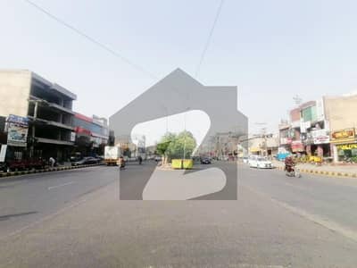 پی آئی اے ہاؤسنگ سکیم لاہور میں 1 کنال کمرشل پلاٹ 7.5 کروڑ میں برائے فروخت۔