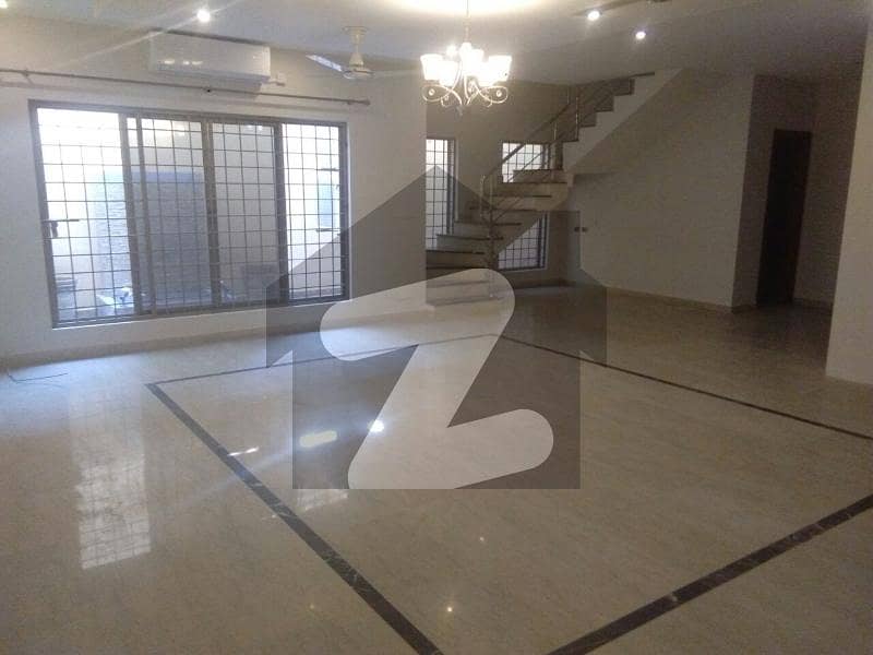 1 KANAL LOWER PORTION AVAILABLE FOR RENT F-8/1 1 KANAL LOWER PORTION AVAILABLE FOR RENT F-8/1