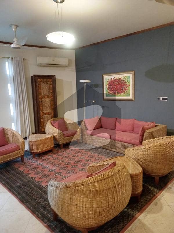 ایف ۔ 7 اسلام آباد میں 6 کمروں کا 1 کنال مکان 9.8 لاکھ میں کرایہ پر دستیاب ہے۔