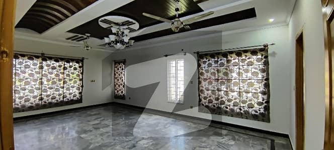 ONE KANAL UPPER PORTION AVAILABLE FOR RENT ALL FACILITIES AVAILABLE