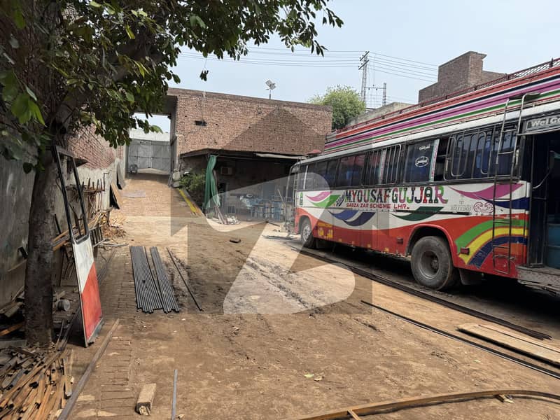 بند روڈ لاہور میں 2 کنال کمرشل پلاٹ 9.75 کروڑ میں برائے فروخت۔
