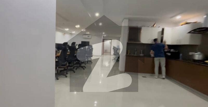 3300 Square Feet Pent House For Sale On