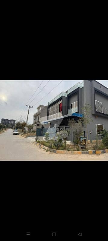 یونیورسٹی ٹاؤن اسلام آباد میں 5 کمروں کا 10 مرلہ مکان 3.2 کروڑ میں برائے فروخت۔