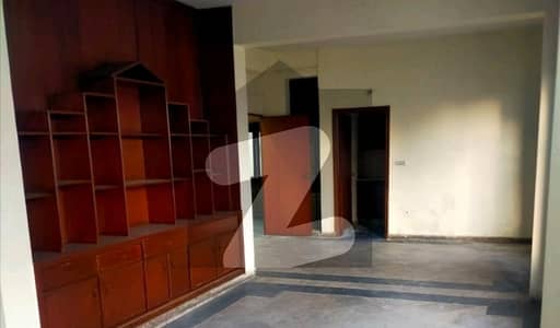 3 Kanal House In Lahore Is Available For Sale