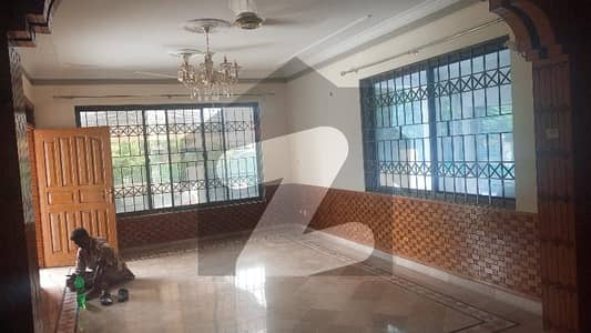 F11 3Bedroom Ground Portion 3bath Marbal Flooring Saprat Gate Sarvent