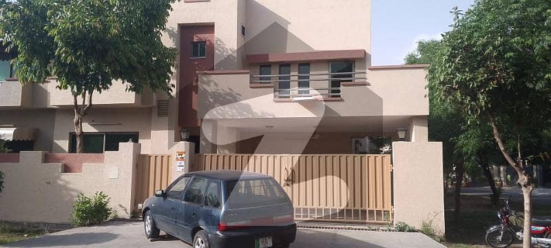 10 MARLA BEAUTIFUL HOUSE AVAILABLE FOR SALE