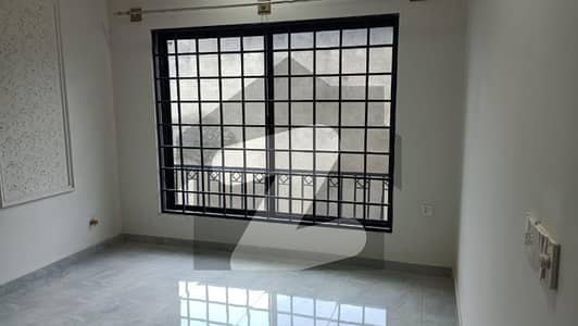 PRIME LOCATION LUSH CONDITION HOUSE AVAILABLE FOR SALE