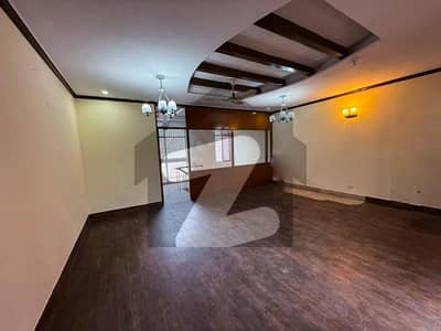 12 Marla Building for Rent in Gulberg Lahore