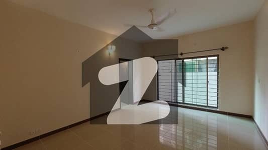 Double Storey 400 Square Yards House Available In Gulshan-E-Iqbal - Block 5 For Sale Double Storey 400 Square Yards House Available In Gulshan-E-Iqbal - Block 5 For Sale