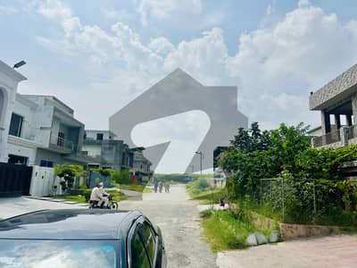 1 Kanal Prime Location Plot For Sale In Multi Gardens B-17 (MPCHS), CDA Sector