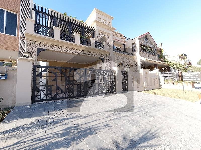 14 Marla Prime Location House For Sale 14 Marla Prime Location House For Sale