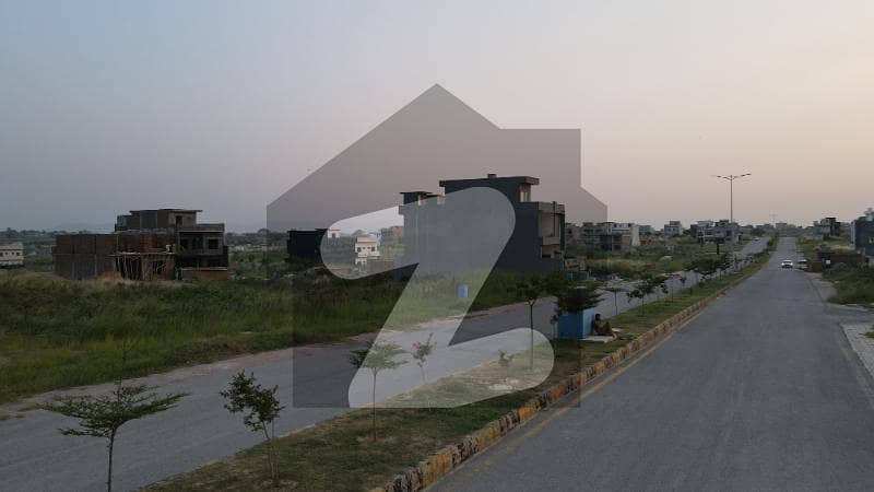 ممتاز سٹی اسلام آباد میں 9 مرلہ رہائشی پلاٹ 1.4 کروڑ میں برائے فروخت۔