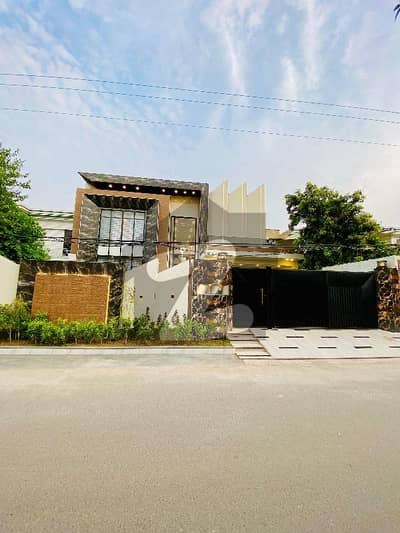 1 Kanal Modern Elevation Double Heighted Triple Storey Luxurious House Available For Sale In Shalimar Colony Main Bosan Road Approach Multan 1 Kanal Modern Elevation Double Heighted Triple Storey Luxurious House Available For Sale In Shalimar Colony Main Bosan Road Approach Multan