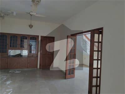 ایف ۔ 8 اسلام آباد میں 6 کمروں کا 3 کنال مکان 60.0 کروڑ میں برائے فروخت۔