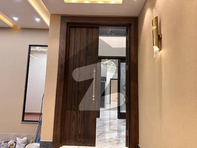 سٹی ہاؤسنگ سمندری روڈ سٹی ہاؤسنگ,فیصل آباد میں 10 مرلہ مکان 3.75 کروڑ میں برائے فروخت۔
