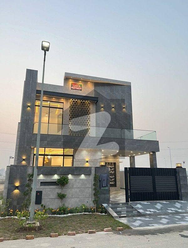 Solid Construction 9 Marla House With Basement