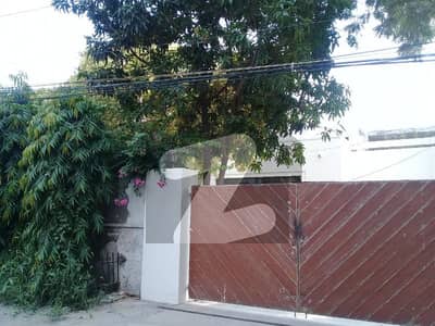 شادمان 2 شادمان,لاہور میں 5 کمروں کا 1 کنال مکان 3.5 لاکھ میں کرایہ پر دستیاب ہے۔