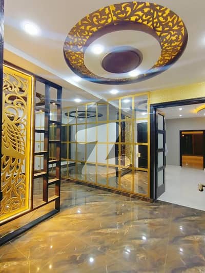 Prime Location Shalimar Colony House Sized 8 Marla For rent