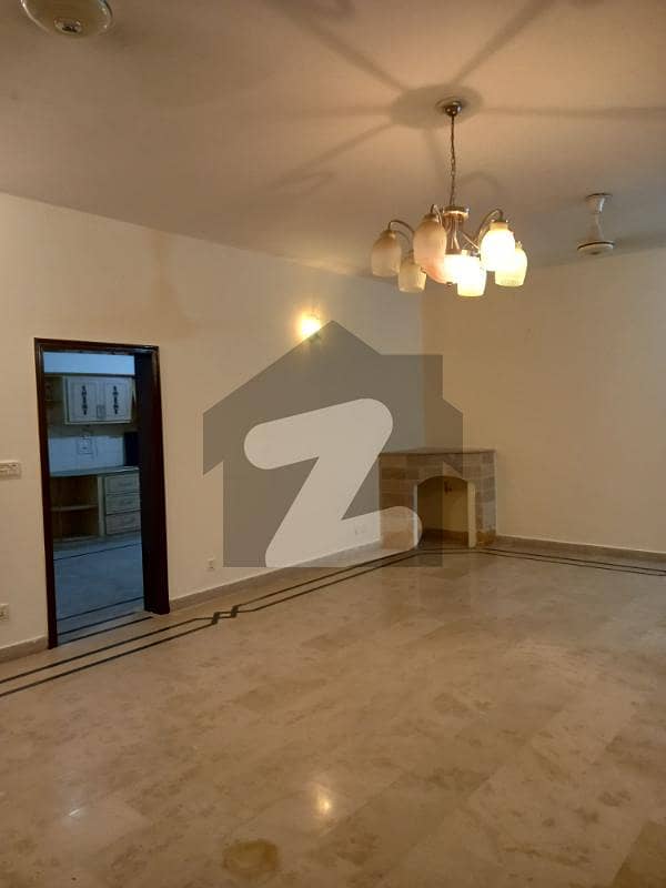 ای ۔ 11 اسلام آباد میں 3 کمروں کا 1 کنال زیریں پورشن 1.45 لاکھ میں کرایہ پر دستیاب ہے۔