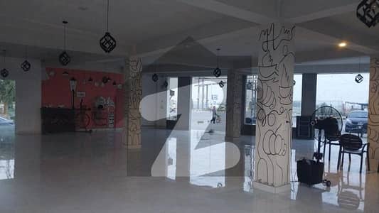 ڈیفینس روڈ لاہور میں 3 کنال عمارت 13.0 لاکھ میں کرایہ پر دستیاب ہے۔