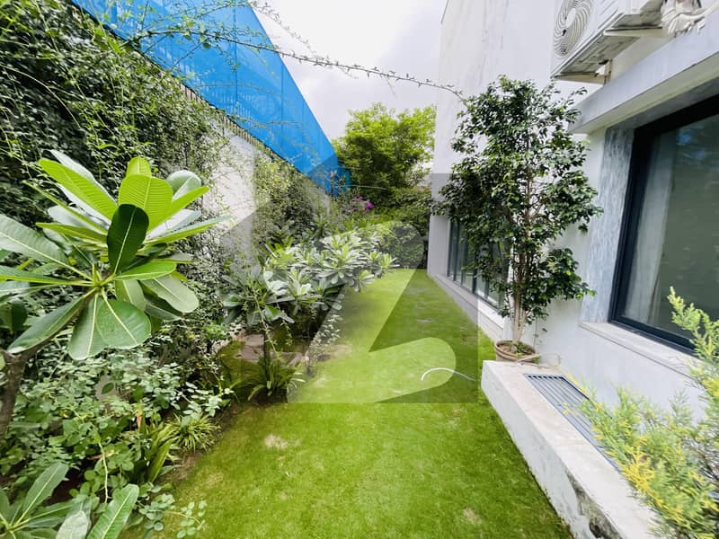 Luxury Renovated Triple Story House Luxury Renovated Triple Story House