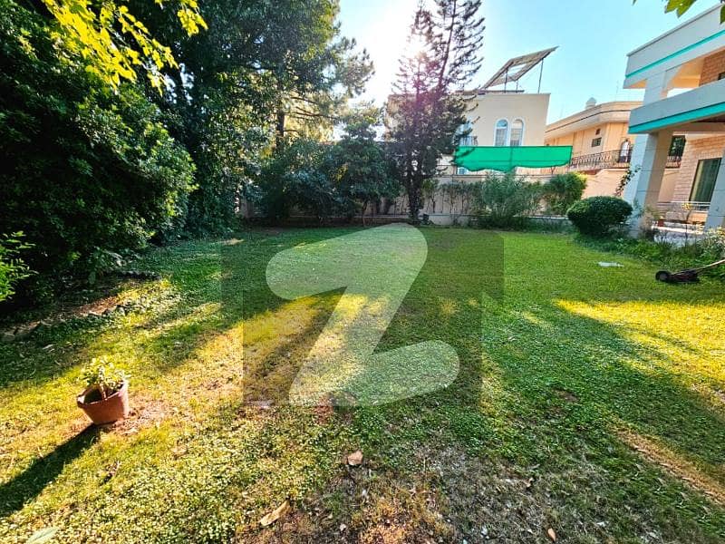 Prime Location House is for Sale in F-6 Prime Location House is for Sale in F-6