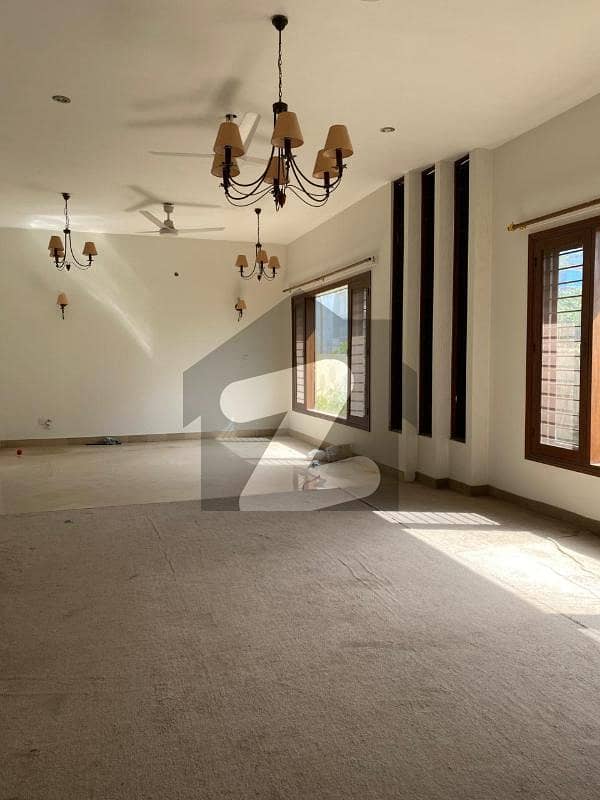 ڈی ایچ اے فیز 6 ڈی ایچ اے ڈیفینس,کراچی میں 6 کمروں کا 1 کنال مکان 3.8 لاکھ میں کرایہ پر دستیاب ہے۔