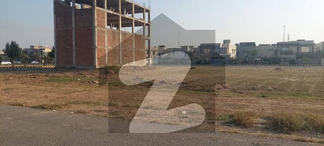 Facing Park 8 Marla Commercial Plot for sale at investor Price wirh possession