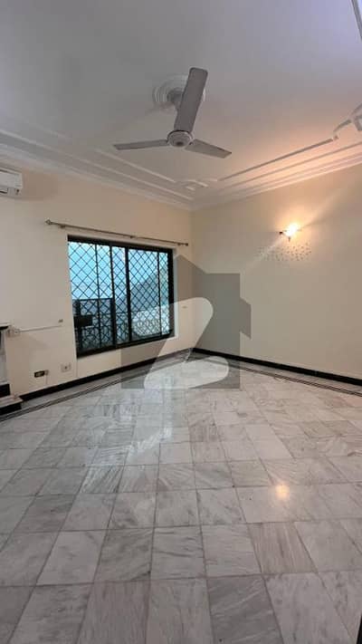 ایف ۔ 7 اسلام آباد میں 5 کمروں کا 1 کنال مکان 10.0 لاکھ میں کرایہ پر دستیاب ہے۔