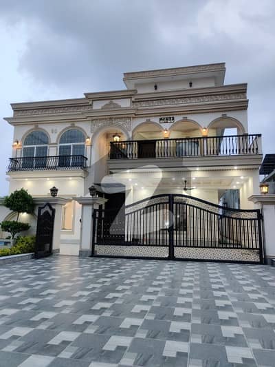 G13.1 kanal Brand new Spanish look luxurious house available for sale