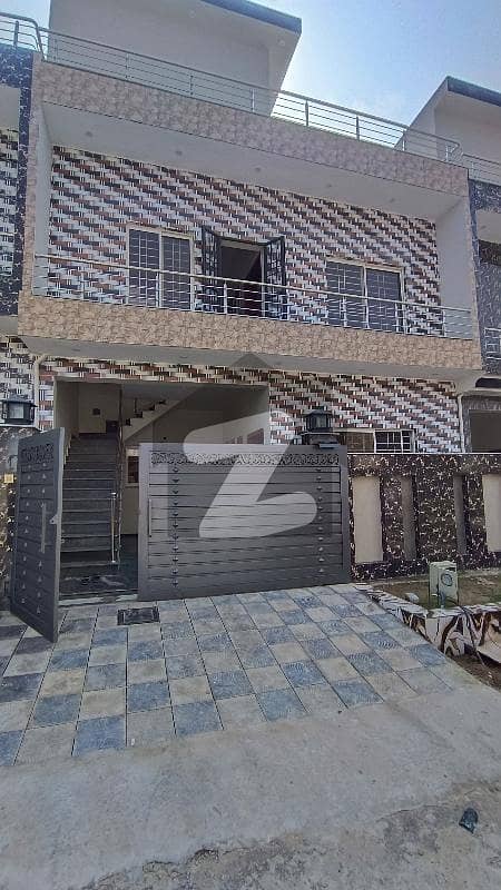 ای ۔ 18 اسلام آباد میں 5 کمروں کا 5 مرلہ مکان 1.5 کروڑ میں برائے فروخت۔