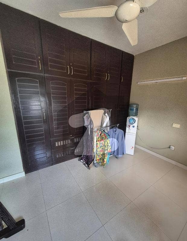300 sq yards 5 bed town house