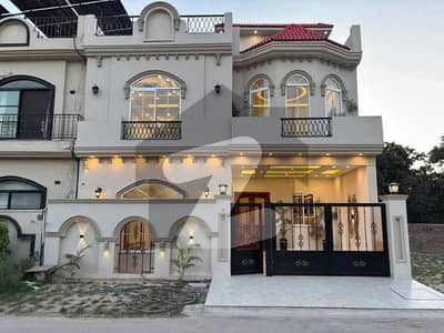 بش ایگزیکٹو ولاز ملتان میں 4 کمروں کا 5 مرلہ مکان 2.3 کروڑ میں برائے فروخت۔