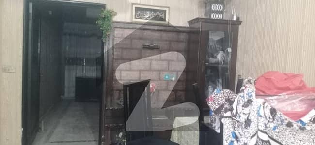 آرکیٹیکٹس انجنیئرز ہاؤسنگ سوسائٹی لاہور میں 2 کمروں کا 5 مرلہ زیریں پورشن 50.0 ہزار میں کرایہ پر دستیاب ہے۔
