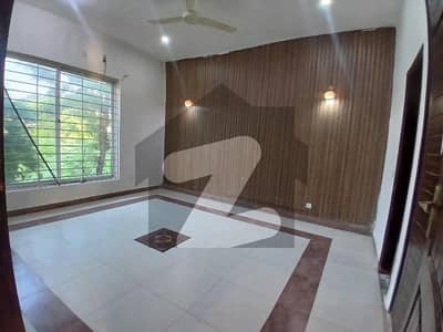 10 Marla Independent 1st & 2nd Floor Available For Rent