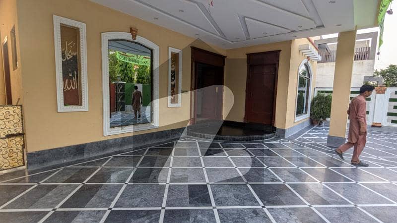 15 Marla beautiful house for sale 15 Marla beautiful house for sale