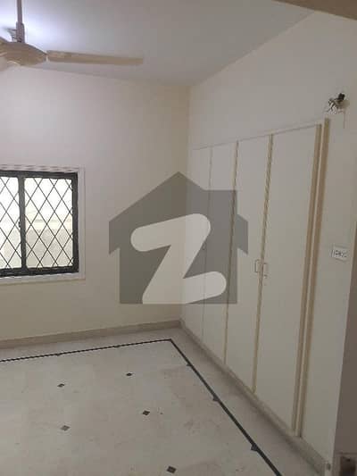 باتھ آئی لینڈ کراچی میں 3 کمروں کا 8 مرلہ بالائی پورشن 1.2 لاکھ میں کرایہ پر دستیاب ہے۔